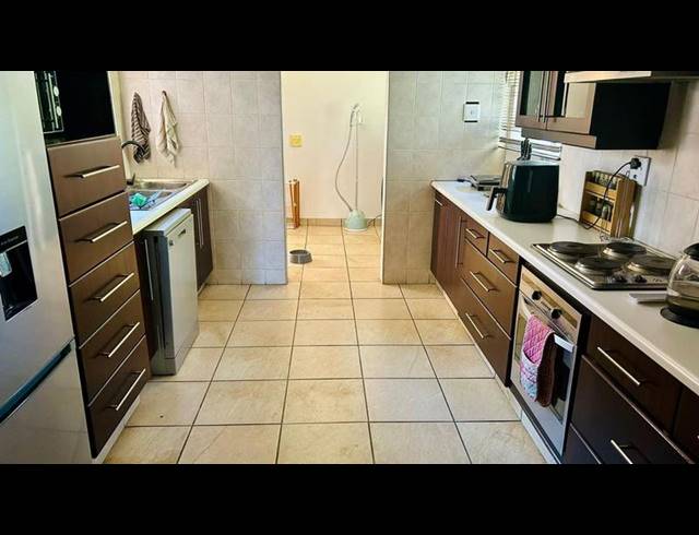 3 BEDROOM HOUSE FOR SALE IN VANDERBIJLPARK SE 2